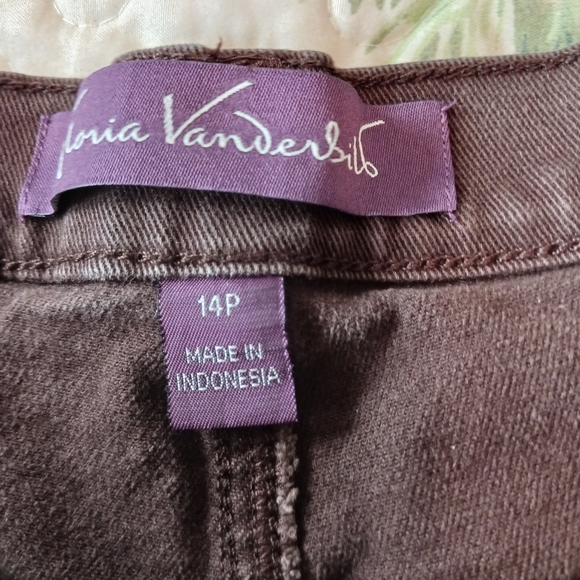 Gloria Vanderbilt Brown Jeans - Picture 3 of 3